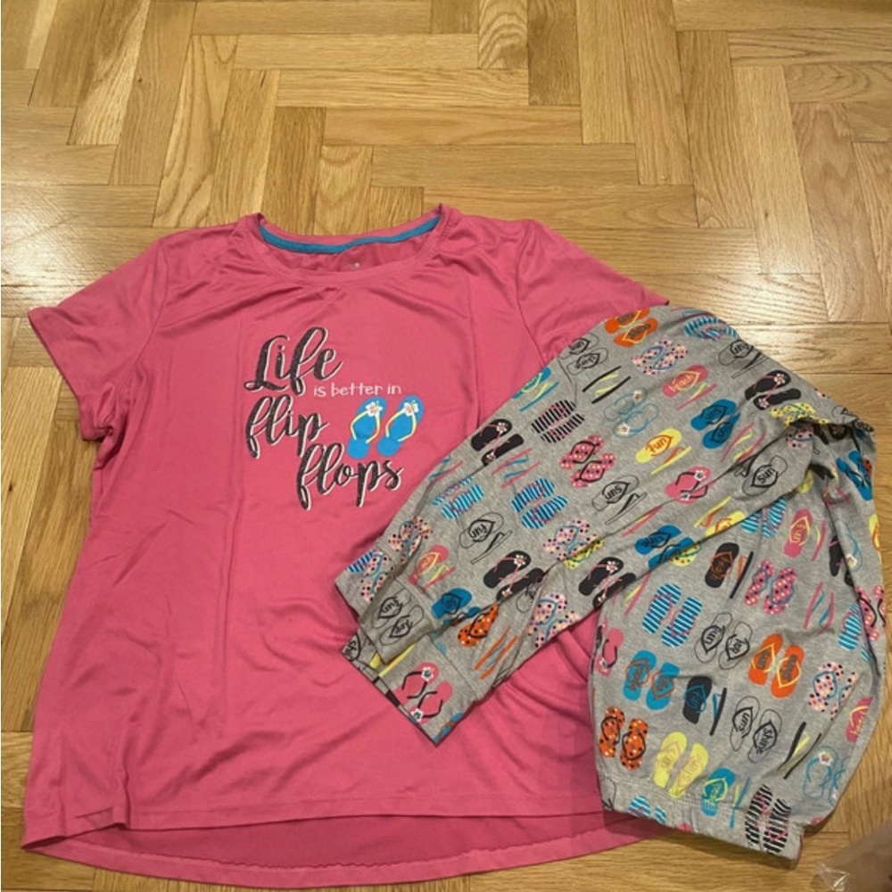 Flip Flop Print Woman Pajamas Set - Pink and Gray